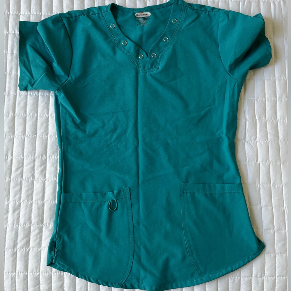 Scrubaid scrub top